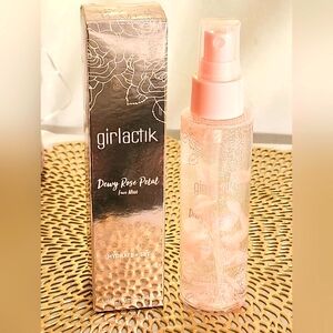 Girlactik Dewy Rose Petal Face Mist Hydrate + Set